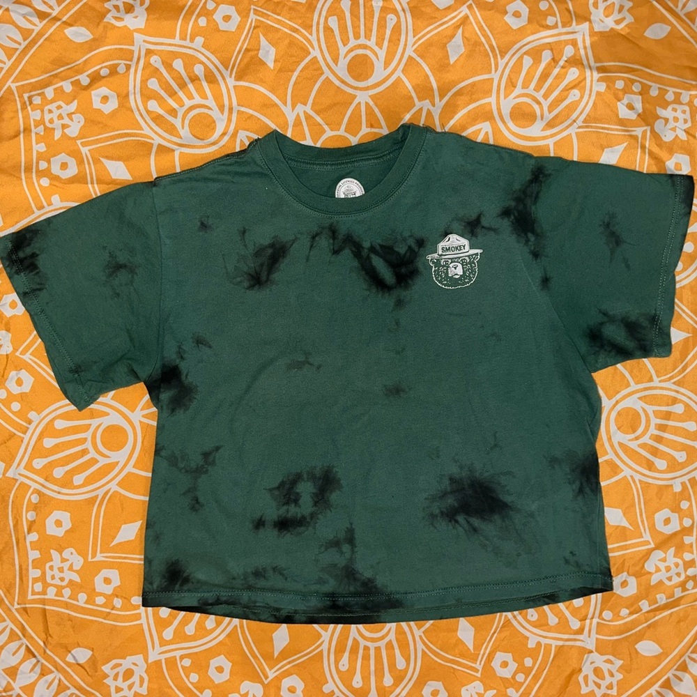 Bundle of crop tees